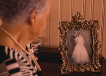 “गुजरा हुआ जमाना, आता नही दुबारा”