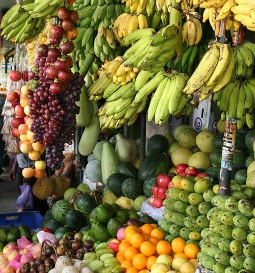 फळांवर स्टिकर्स ???